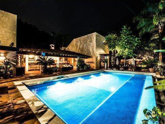 CASA EN VENTA EN TEPOZTLÁN ESPECTACULAR !