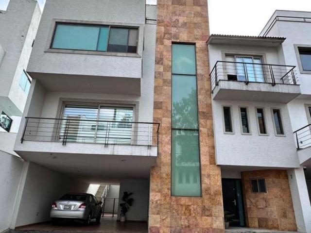 Casa en Venta en Tepepan 4 Recamaras