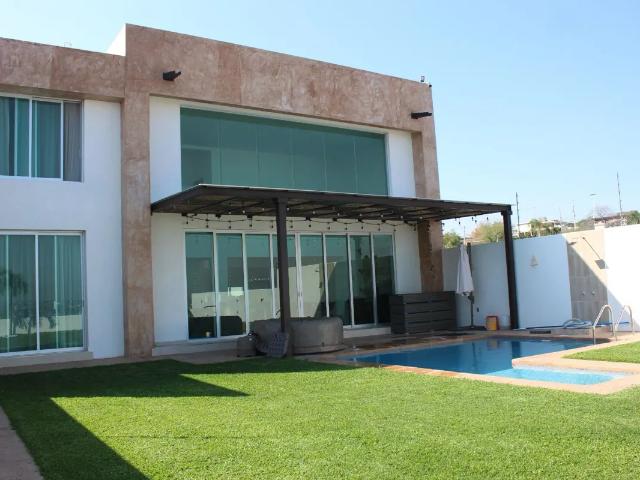 Casa en venta en Tequesquitengo, Jojutla, Morelos