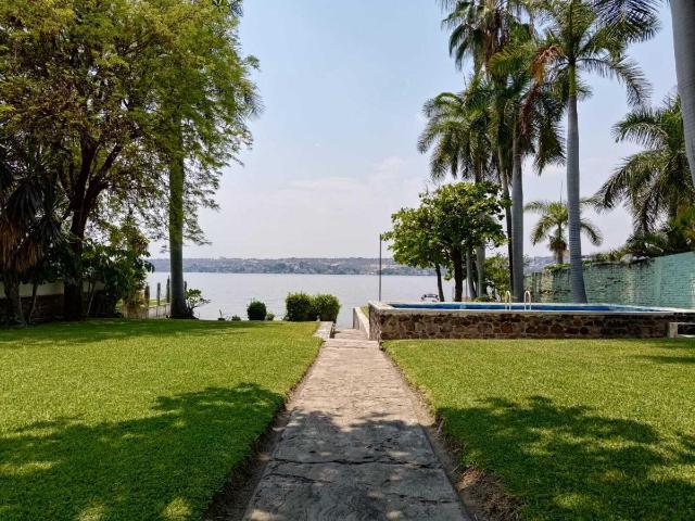 Casa en venta en Tequesquitengo, Jojutla, Morelos