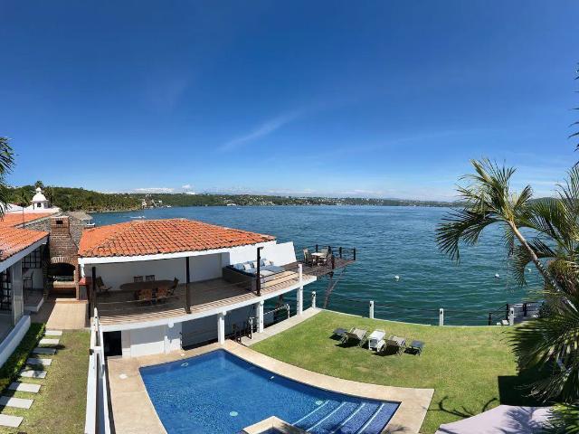 Casa en venta en Tequesquitengo, Jojutla, Morelos