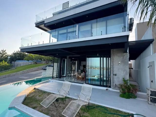 Casa en venta en Tequesquitengo | Vista panorámica al lago | Rooftop y Alberca Infinita