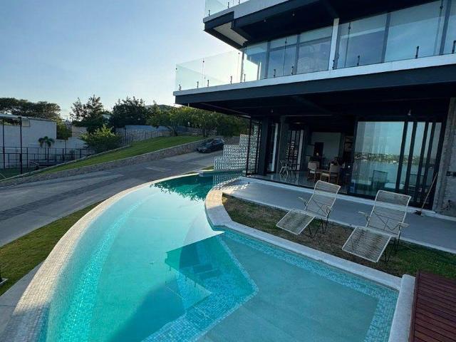 Casa en venta en Tequesquitengo