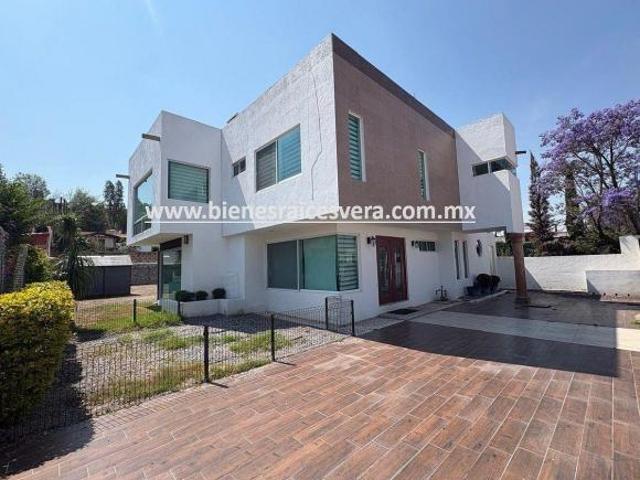 CASA EN VENTA EN TEQUISQUIAPAN EN EL FRACC. LOS VIÑEDOS. Meli