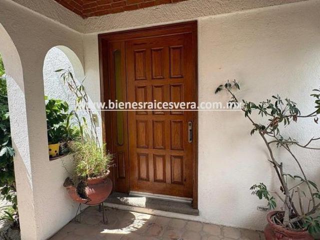 CASA EN VENTA EN TEQUISQUIAPAN EN EL FRACC. LOS VIÑEDOS. Mayra