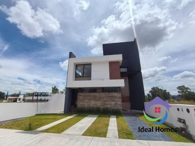 Casa en Venta en Tequisquiapan En Fraccionamiento Con Alberca