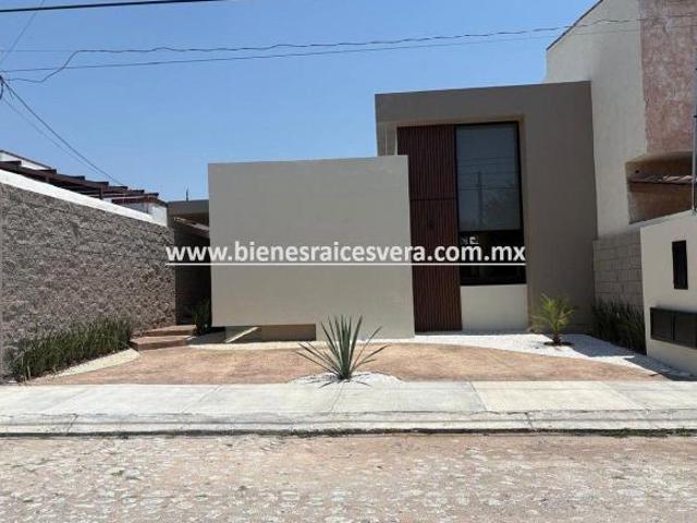 CASA EN VENTA EN TEQUISQUIAPAN EN RESIDENCIAL HACIENDAS. Simona
