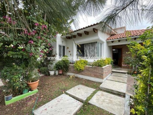 CASA EN VENTA EN TEQUISQUIAPAN FRACC. REAL DEL CIERVO CYANNA