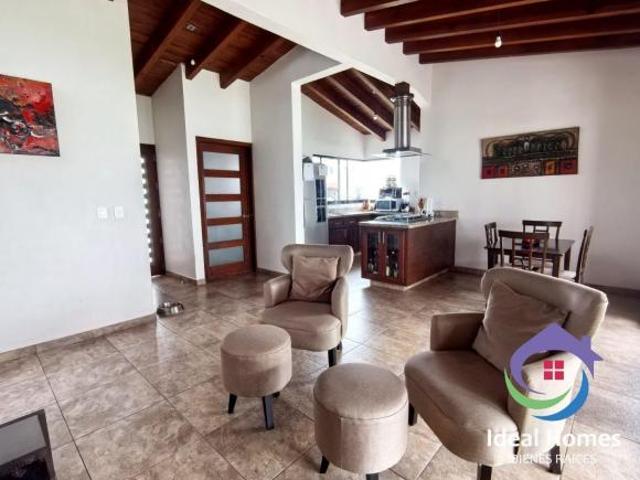 Casa en Venta en Tequisquiapan, Fraccionamiento Privado y Amplio Jardin