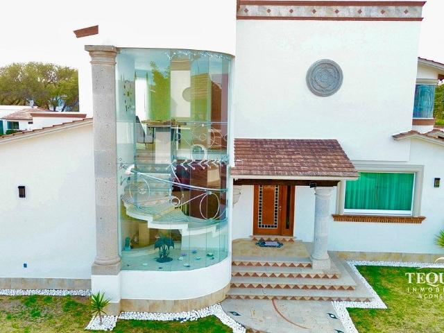 Casa en Venta en Tequisquiapan | Lujo, Jardín y Diseño Atemporal
