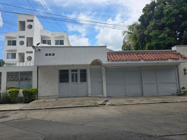 CASA EN VENTA EN TERAN