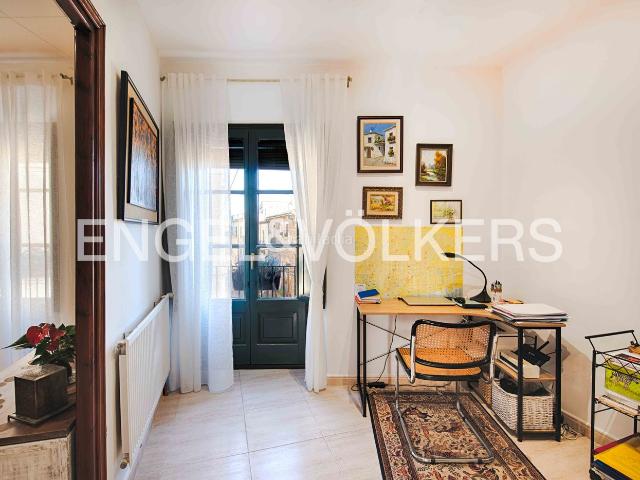Casa en venta en Terrades. Casa histórica reformada en el centro de Terrades con jardín. Casas.