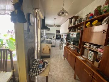 Casa en venta en Terrassa, Barri del Centre. Casa en pleno centro con gran patio y 5 habitaciones. Casas.