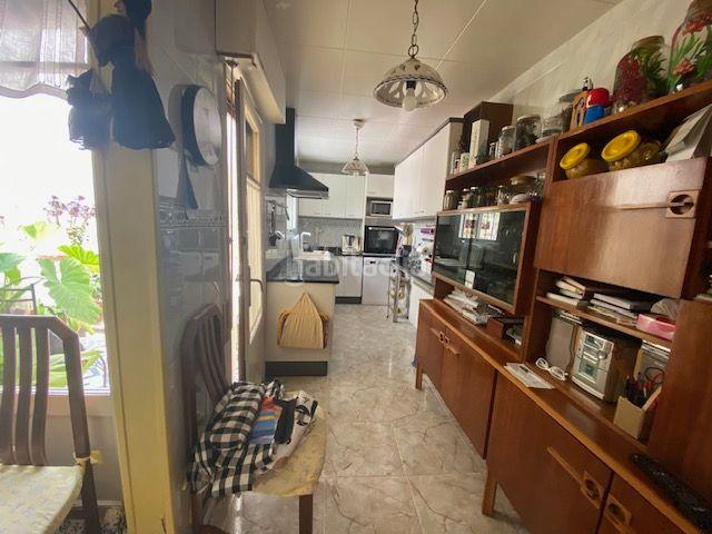 Casa en venta en Terrassa, Barri del Centre. Casa en pleno centro con gran patio y 5 habitaciones. Casas.