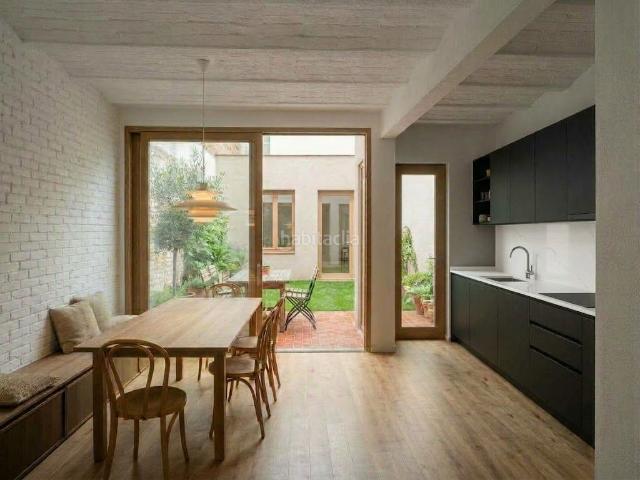 Casa en venta en Terrassa, Barri del Centre. ESPECTACULAR CASA CON JARDIN TOTALMENTE REFORMADA. Casas.
