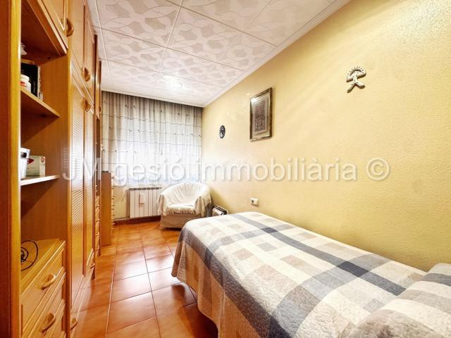 Casa en venta en Terrassa, Ca n'Anglada. Casa cantonera en Can Anglada Sur, Terrassa 240 m² construidos con potencial de dos viviendas. Casas.