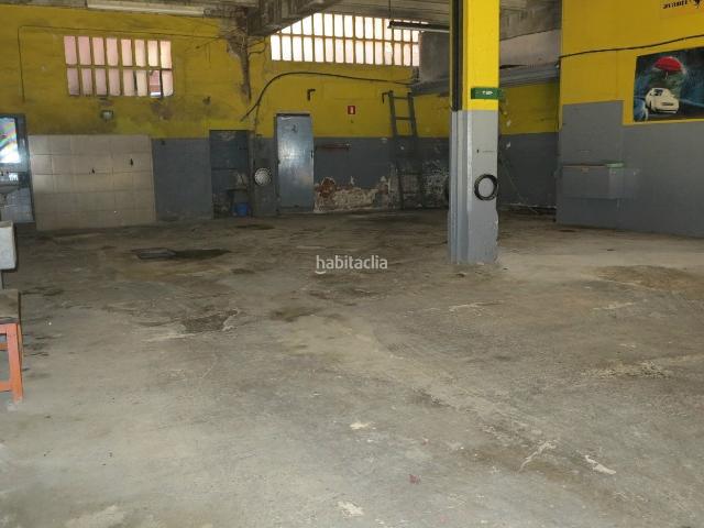 Casa en venta en Terrassa, Ca n'Anglada. Local per a edificar. Casas.