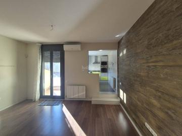 Casa en venta en Terrassa, Ca n'Aurell. con amplio garaje y terraza. Casas.