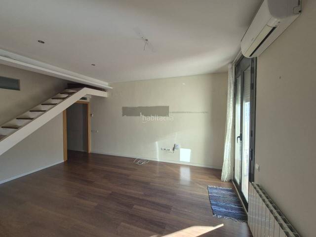 Casa en venta en Terrassa, Ca n'Aurell. con amplio garaje y terraza. Casas.