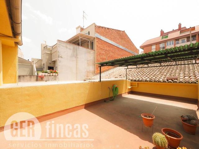 Casa en venta en Terrassa, Ca n'Aurell. Casa con terraza y garaje. Casas.