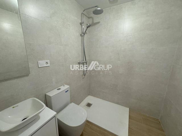 Casa en venta en Terrassa, Ca n'Aurell. CASA EN EL CENTRO DE TERRASSA. Casas.