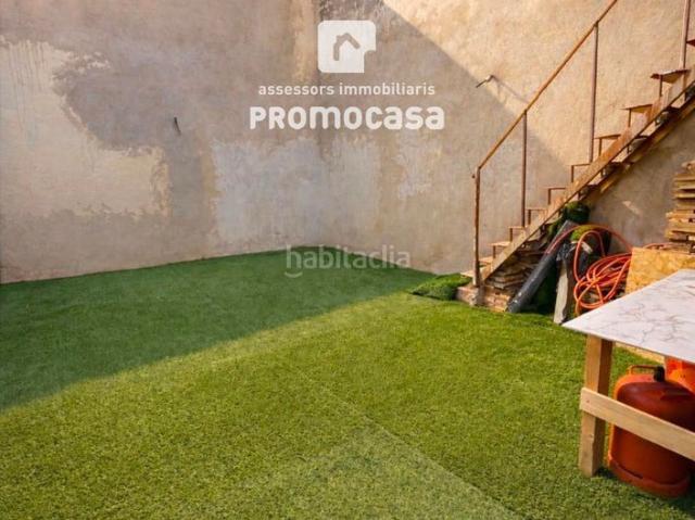 Casa adosada en venta en Terrassa, Ca n'Aurell. Casa inglesa Reformada con patio. Casas adosadas.