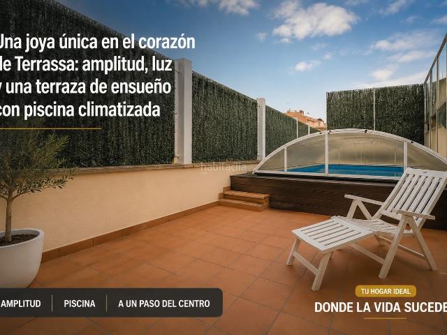 Casa en venta en Terrassa, Ca n'Aurell. Una joya única en el corazón de Terrassa amplitud, luz y una terraza de ensueño con piscina climatizada. Casas.