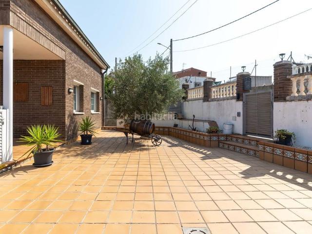 Casa en venta en Terrassa, Can Palet de Vista Alegre. Casa en venta en Terrassa con 5 habitaciones, jardín y piscina, Barcelona. Casas.