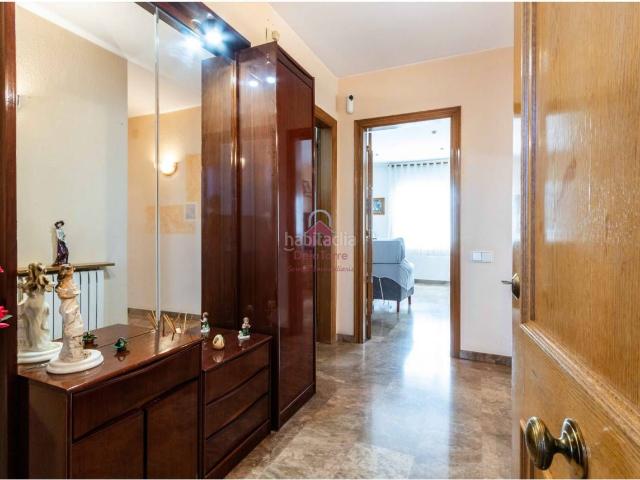 Casa en venta en Terrassa, Can Parellada. Casa en venta de 260m construidos sobre parcela de 407m con piscina en Can Parellada. Casas.