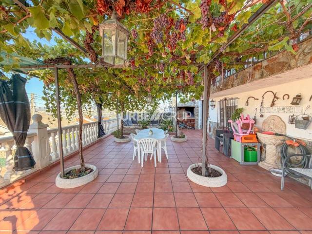 Casa en venta en Terrassa, Can Parellada. Venta de casa espaciosa en Can Parellada, Terrassa. Casas.