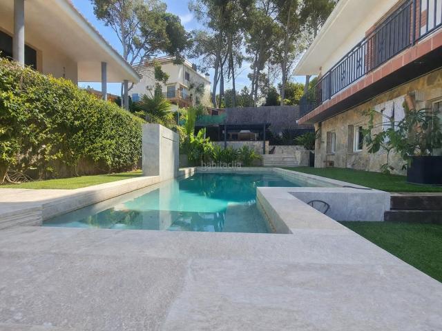 Casa en venta en Terrassa, Can Parellada. Espectacular casa independiente con piscina con jacuzzi y grandes espacios exteriores en Can Parellada Terrassa. Casas.