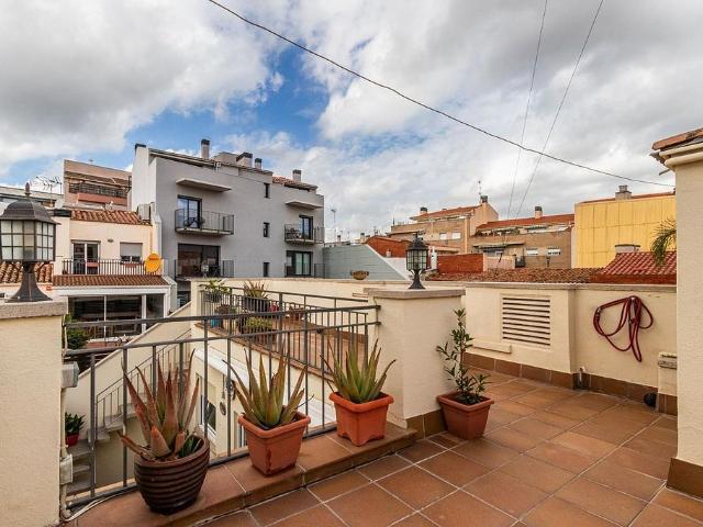 Casa en venta en calle De la Llibertat, Terrassa, de 290 m² 6 habitaciones por 470.000