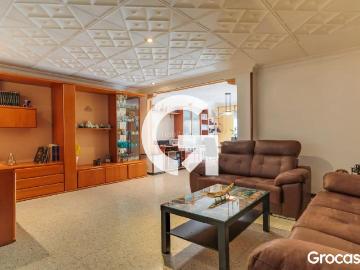 Casa en venta en Terrassa, La Maurina. Casa en la Maurina con 3 terrazas. Casas.