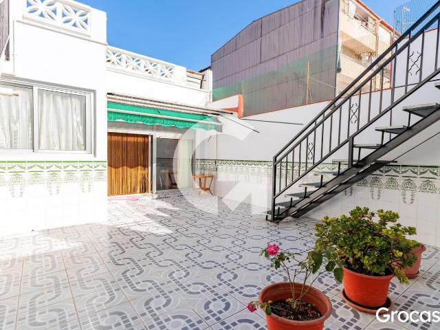Casa en venta en Terrassa, La Maurina. Casa en la Maurina con 3 terrazas. Casas.