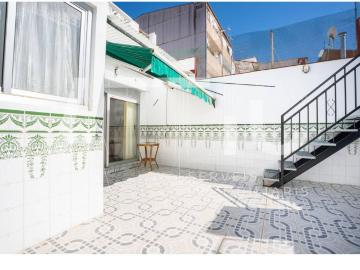 Casa en venta en Terrassa, La Maurina. OPORTUNIDAD! CASA EN VENTA EN TERRASSA LA MAURINA, 3 H, GARAJE, ESTUDIO POLIVALENTE DE 35m, TRASTERO, PATIO Y TERRAZA. Casas.
