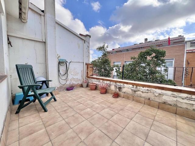 Casa en venta en Terrassa, La Cogullada. Una casa con todo lo que necesitas, lista para entrar a vivir. Casas.