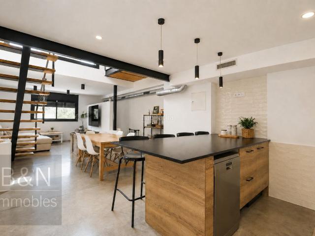 Casa en venta en Terrassa, Les Arenes La Grípia Can Montllor. Una casa adosada con diseño, luz y una personalidad que enamora. Casas.