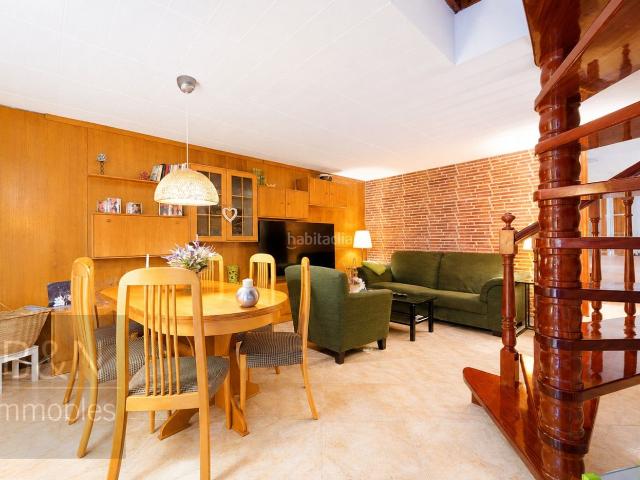 Casa en venta en Terrassa, Les Arenes La Grípia Can Montllor. Una casa que sorprende por su amplitud, luz y espacios infinitos. Casas.