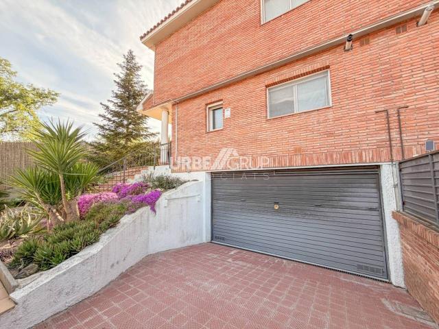 Casa adosada en venta en Terrassa, Les Fonts. CASA EN LES FONTS DE SANT QUIRZE DEL VALLES.IMPECABLE, 3 VIENTOS. Casas adosadas.