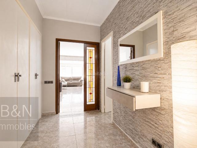 Casa en venta en Terrassa, Plaça Catalunya Escola Industrial. Una casa con infinitas posibilidades hogar, negocio e inversión en una misma propiedad. Casas.