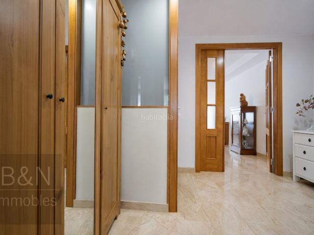 Casa en venta en Terrassa, Poble Nou. EXCLUSIVA CASA ADOSADA CON GARAJE, TERRAZAS Y LUZ NATURAL. Casas.
