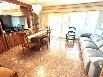 Casa en venta en Terrassa, Roc Blanc. ESPECTACULAR CASA CON TERRAZA DE 60 M2, PARKING Y BARBACOA EN LA MAURINA. Casas.