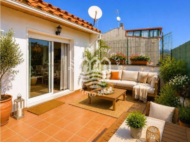 Casa en venta en Terrassa, Roc Blanc. ROC BLANC FANTASTICA CASA OPORTUNIDAD. Casas.