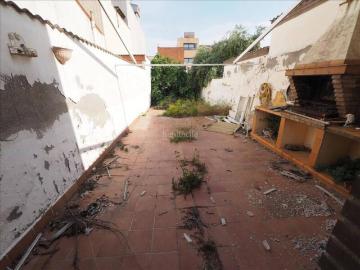 Casa en venta en Terrassa, Sant Pere Nord. Casas en venta en carrer Ample, Terrassa. Casas.