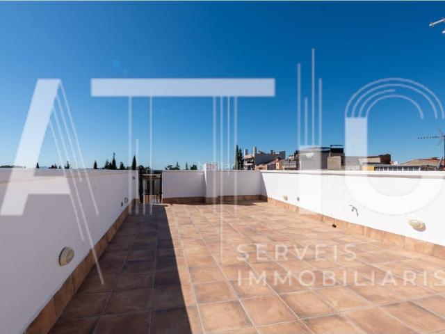 Casa en venta en Terrassa, Torre Sana. CASA EN VENTA EN TERRASSA, COMPLETAMENTE REFORMADA, 3 HABITACIONES, 2 BAÑOS, CON 2 TERRAZAS!. Casas.