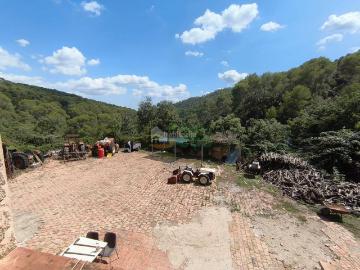 Casa en venta en Terrassa, Zona Esportiva. Masía en venta del siglo XVI con 194 hectáreas de terreno. Casas.