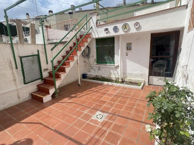 Casa en venta en Terrassa, Zona Esportiva. Casa con patio, terraza y garaje. Casas.