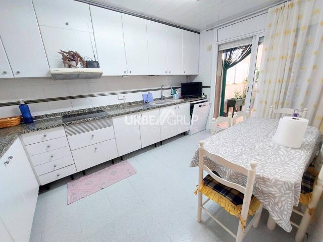 Casa en venta en Terrassa, Zona Esportiva. CASA UNIFAMILIAR EN ZONA OLÍMPICA 5 HABITACIONES MAS ESTUDIO. Casas.