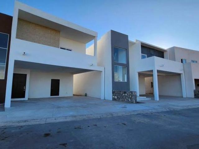 CASA EN VENTA EN TERZZO RESIDENCIAL POR CUATRO SIGLOS
