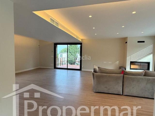 Casa en venta en Tiana. ESPECTACULAR CHALET REFORMADO CON PISCINA EN TIANA. Casas.